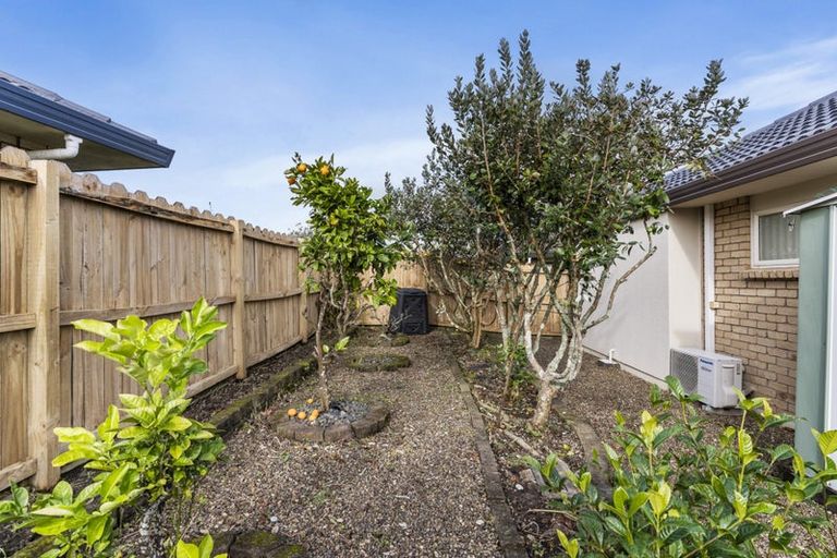 Photo of property in 2 Marlon Lane, East Tamaki, Auckland, 2016