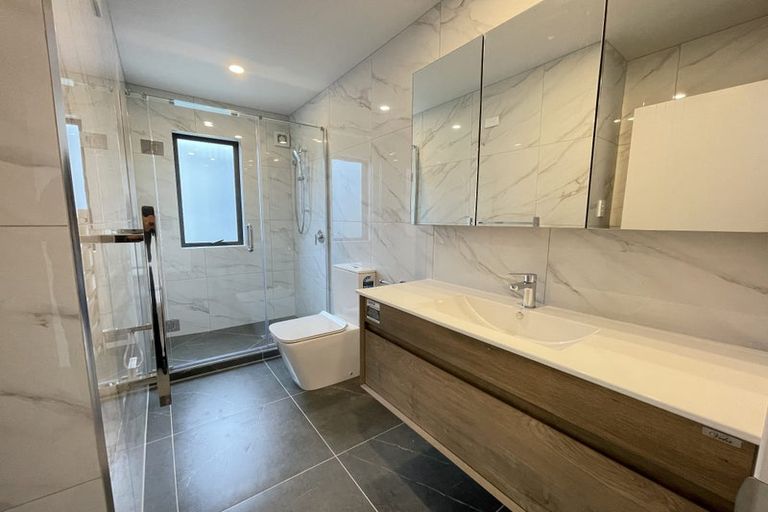 Photo of property in 13e Glendhu Road, Bayview, Auckland, 0629