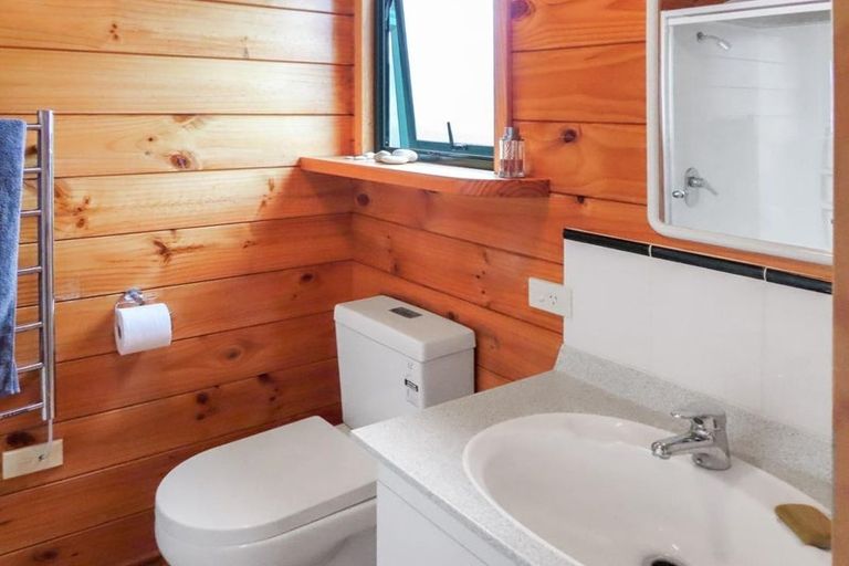 Photo of property in 409 Karaka Bay Road, Karaka Bays, Wellington, 6022