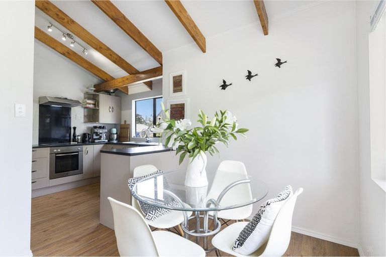 Photo of property in 8/390 West Coast Road, Glen Eden, Auckland, 0602