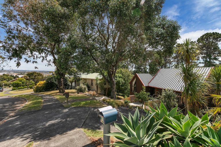 Photo of property in 25 Jacaranda Avenue, Beach Haven, Auckland, 0626