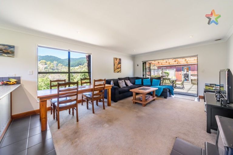 Photo of property in 60 Kakariki Way, Whitemans Valley, Upper Hutt, 5371