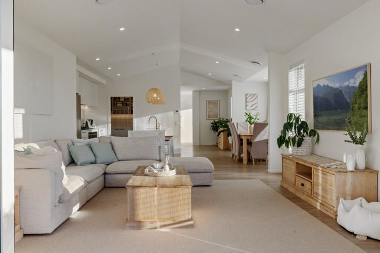 Photo of property in 4 Kuakua Close, Papamoa Beach, Papamoa, 3118