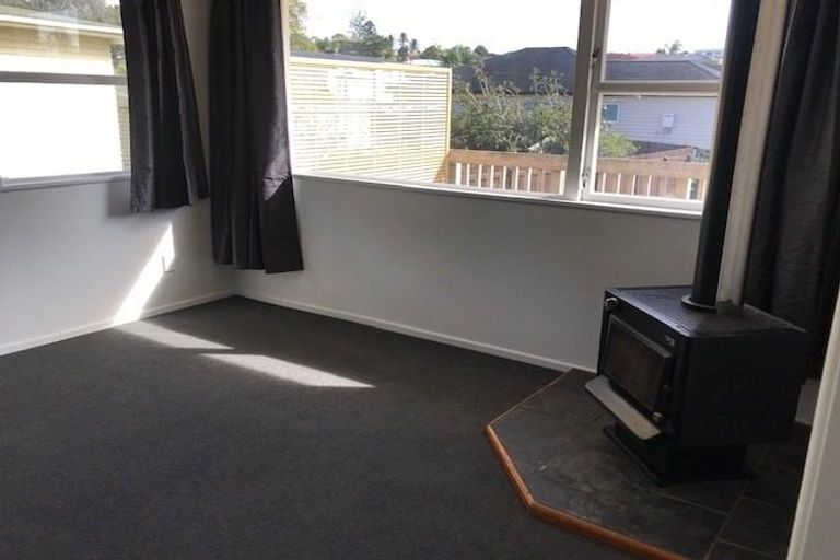 Photo of property in 10 Barnfield Place, Glendene, Auckland, 0602