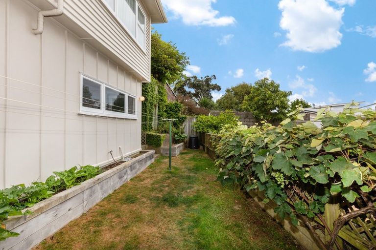 Photo of property in 4 Mana View Road, Paremata, Porirua, 5026