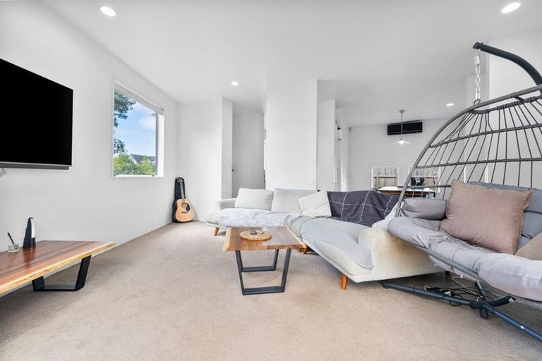 Photo of property in 11 Fathom Place, Te Atatu Peninsula, Auckland, 0610