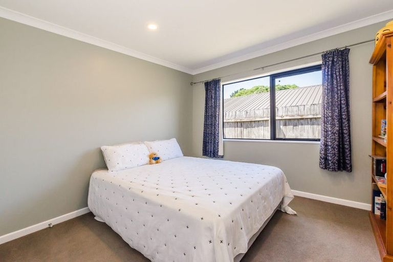 Photo of property in 25 Cascade Way, Paraparaumu, 5032