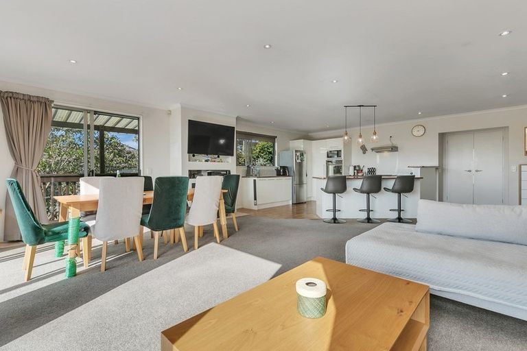 Photo of property in 16 Alma Street, Te Atatu South, Auckland, 0610