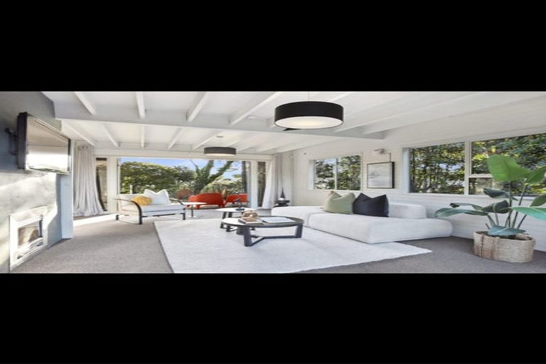 Photo of property in 8 Arapito Road, Titirangi, Auckland, 0604