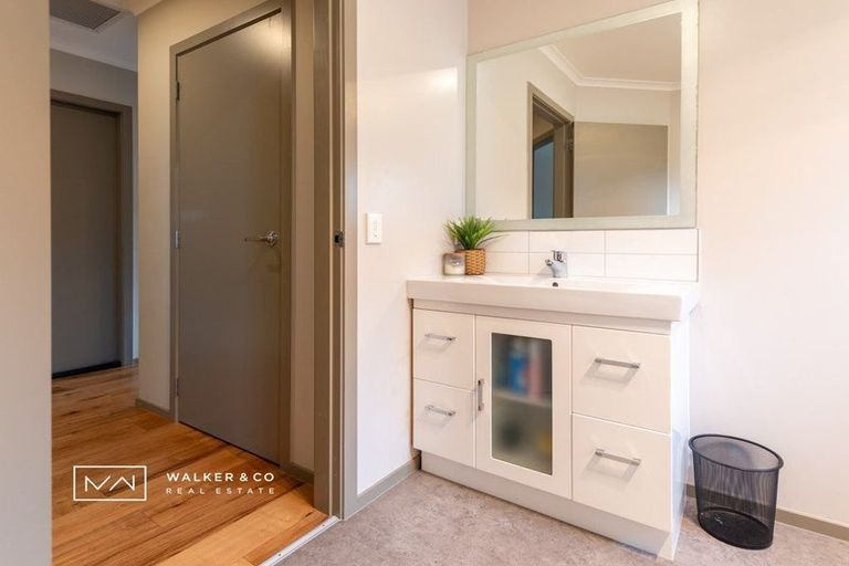 Photo of property in 7 Percy Kinsman Crescent, Riverstone Terraces, Upper Hutt, 5018