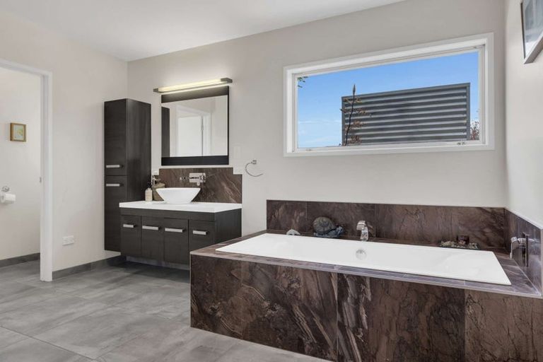 Photo of property in 37 Pekama Drive, Cable Bay, 0420