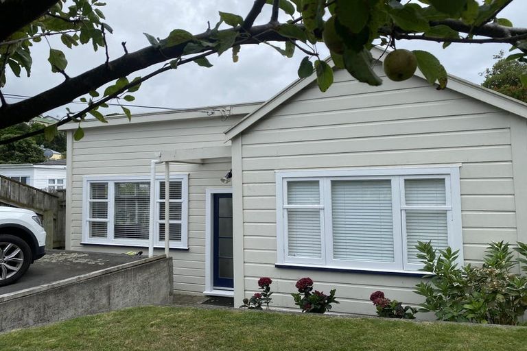 Photo of property in 2 Duppa Street, Berhampore, Wellington, 6023