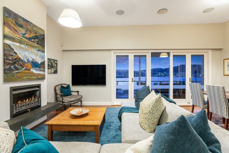 Photo of property in 334 Oriental Parade, Oriental Bay, Wellington, 6011