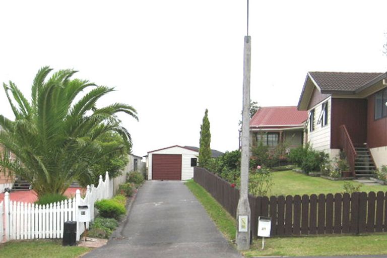 Photo of property in 33 Hassan Drive, Massey, Auckland, 0614