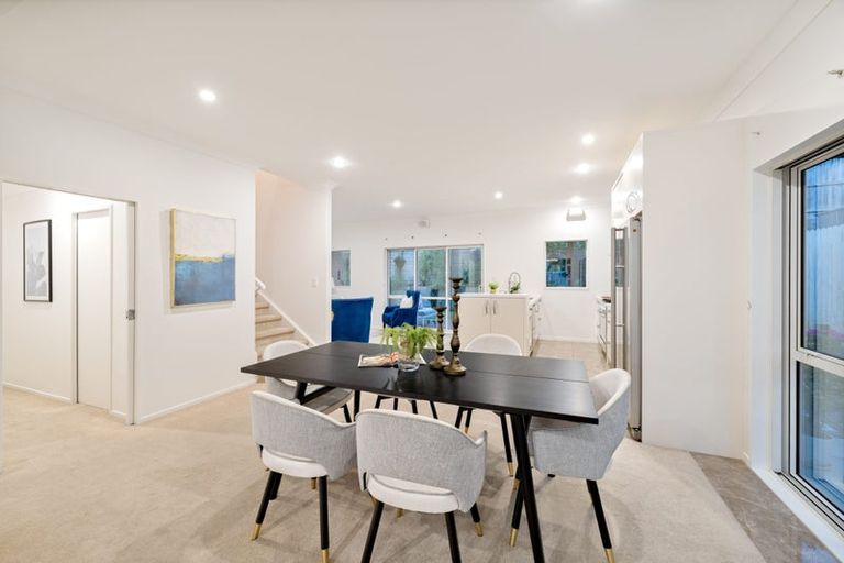 Photo of property in 16 Midhurst Avenue, Henderson, Auckland, 0612