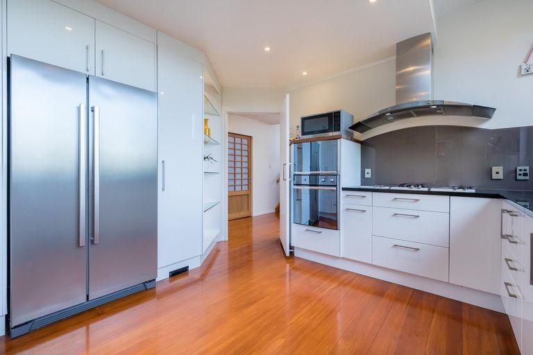 Photo of property in 412 Scenic Drive, Waiatarua, Auckland, 0612