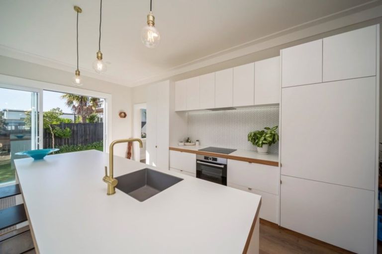 Photo of property in 25 Mount Edgcumbe Street, New Plymouth, 4310