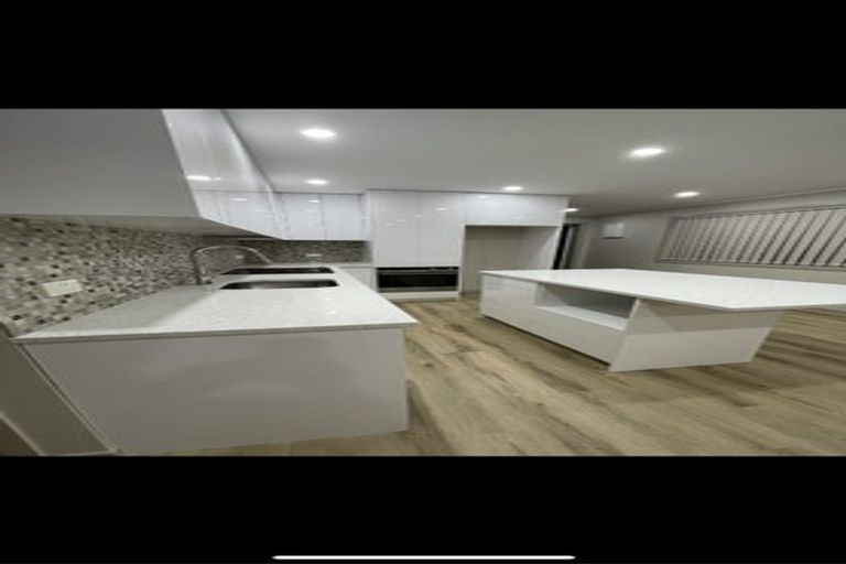 Photo of property in 16 Walworth Avenue, Pakuranga Heights, Auckland, 2010