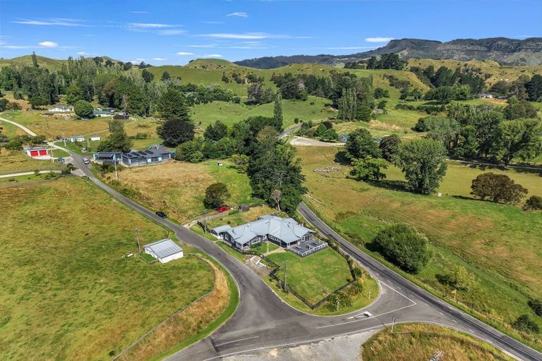 Photo of property in 2 School Road, Tiniroto, Manutuke, 4078