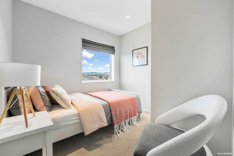 Photo of property in 87 Bordeaux Parade, Te Atatu South, Auckland, 0610