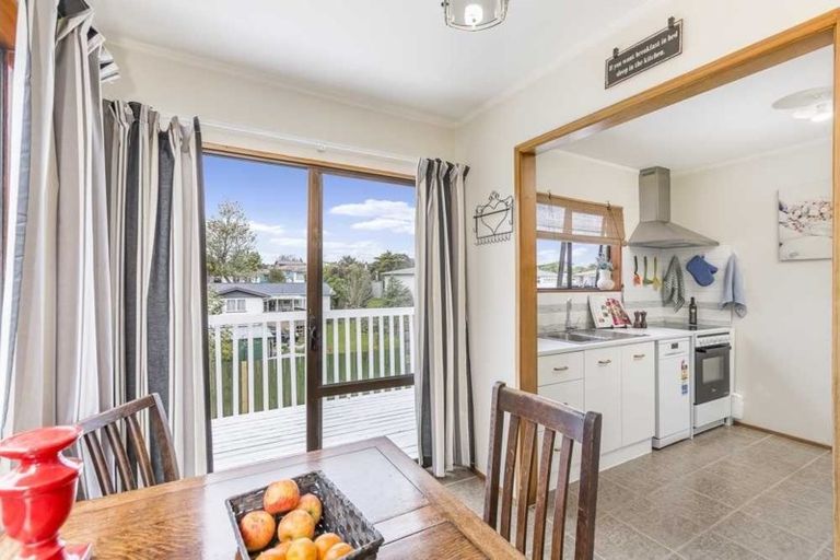 Photo of property in 2/233 Birkdale Road, Birkdale, Auckland, 0626