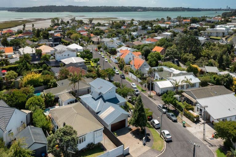 Photo of property in 11 Sunny Brae Crescent, Westmere, Auckland, 1022