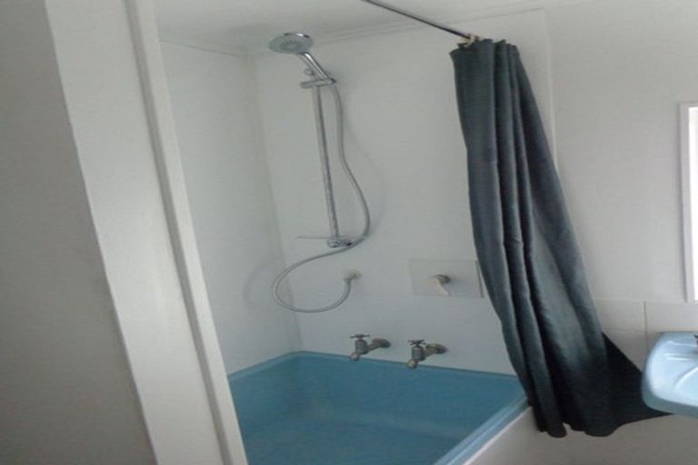 Photo of property in 1 Titoki Street, Te Atatu Peninsula, Auckland, 0610