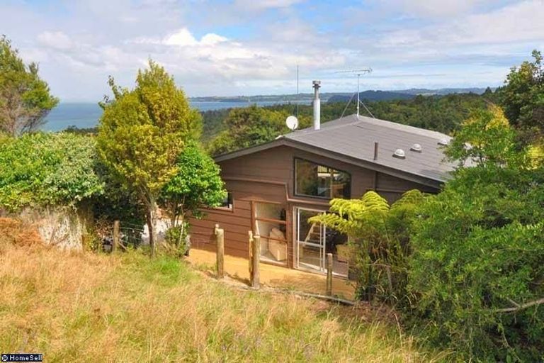 Photo of property in 2 Shirley Road, Parau, Auckland, 0604