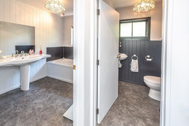 Photo of property in 2 Montgomery Road, Otamatea, Whanganui, 4501