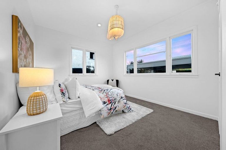 Photo of property in 4029 Great North Road, Glen Eden, Auckland, 0602