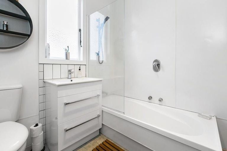 Photo of property in 324 Bay View Road, South Dunedin, Dunedin, 9012