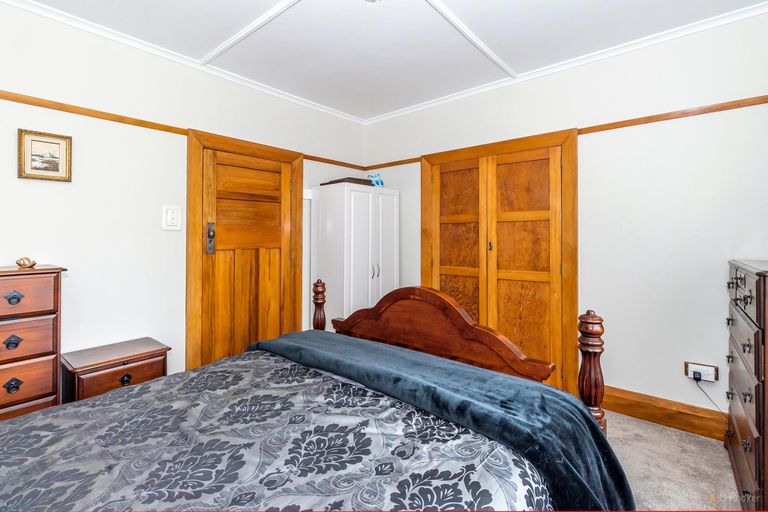 Photo of property in 1 Maude Street, Waimate, 7924