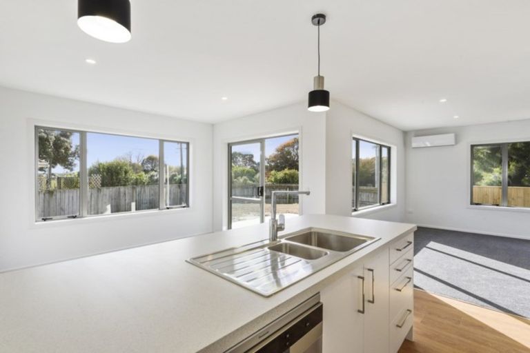 Photo of property in 9 Waihurihia Street, Otaki, 5512