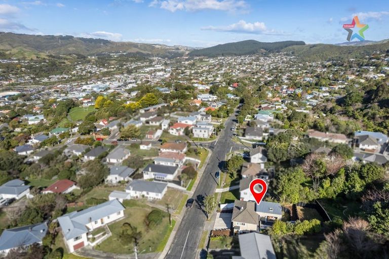 Photo of property in 21 Franklyn Road, Tawa, Wellington, 5028