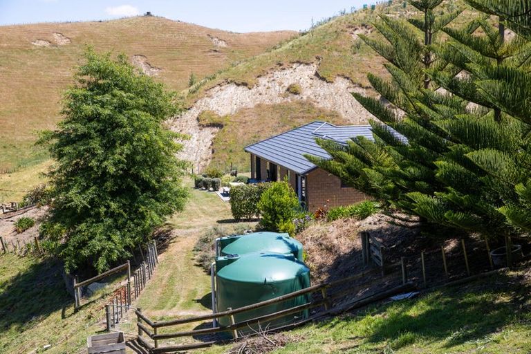 Photo of property in 690 Swamp Road, Puketapu, Napier, 4183