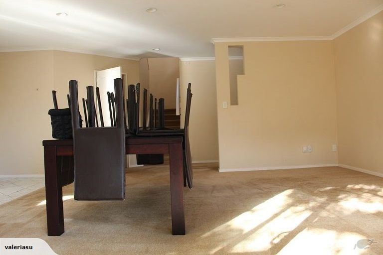 Photo of property in 4 Trotting Terrace, Fairview Heights, Auckland, 0632