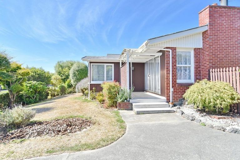 Photo of property in 17 Harrowdale Drive, Avonhead, Christchurch, 8042
