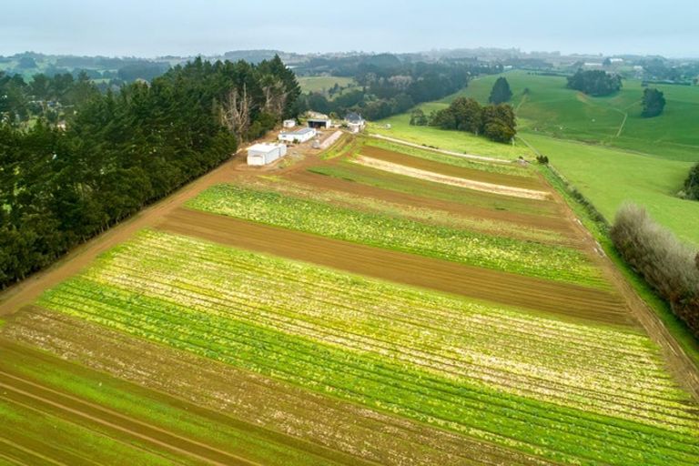 Photo of property in 1120i Waiuku Road, Waiuku, 2681