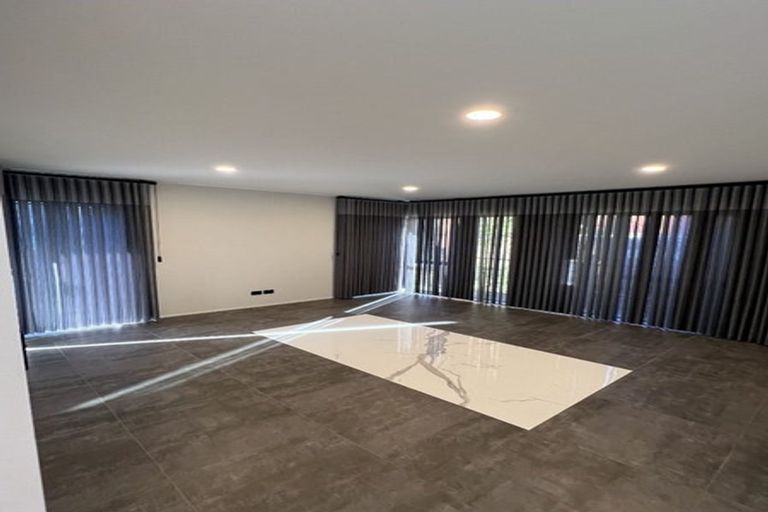 Photo of property in 5 Wyon Way, Flat Bush, Auckland, 2016
