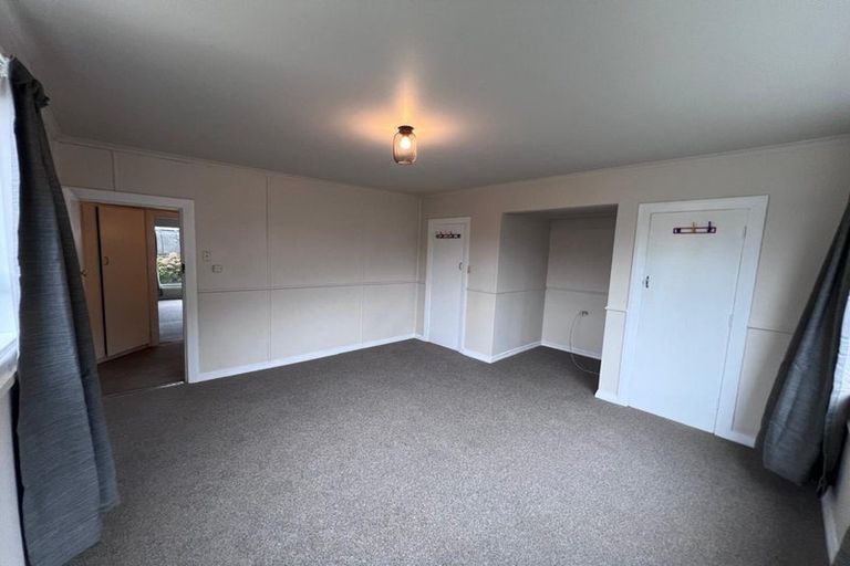 Photo of property in 84 Kaikorai Valley Road, Glenross, Dunedin, 9011