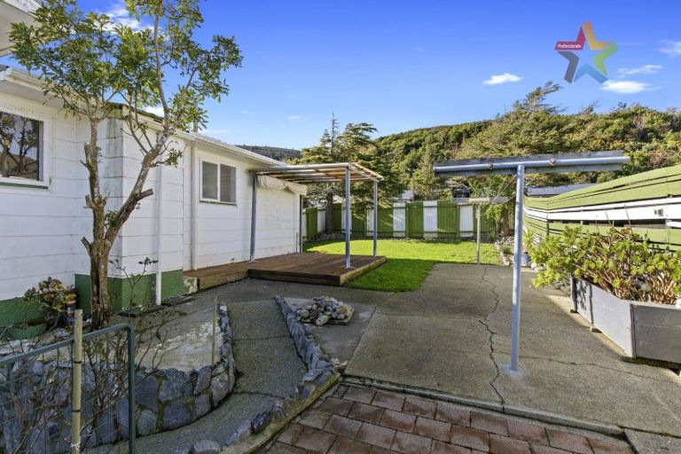 Photo of property in 1 Otira Grove, Kelson, Lower Hutt, 5010