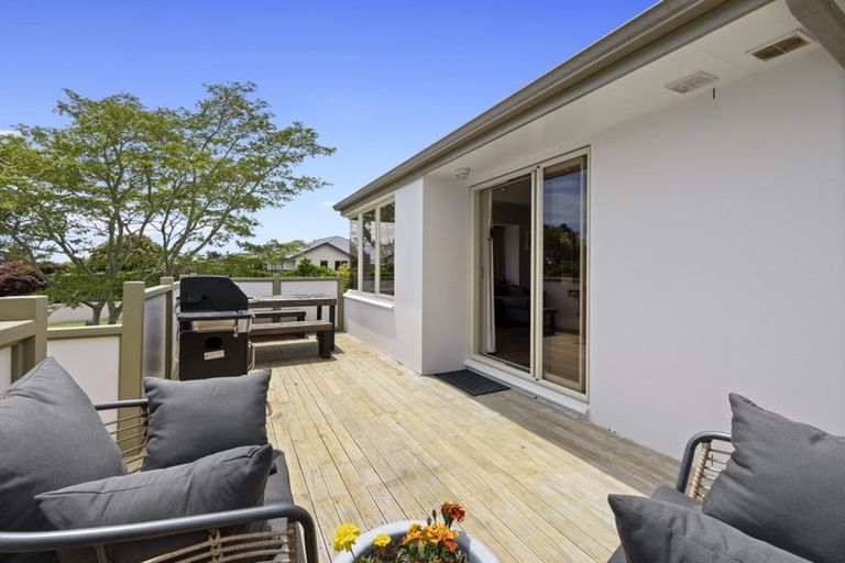 Photo of property in 1 Orlando Close, Frankleigh Park, New Plymouth, 4310