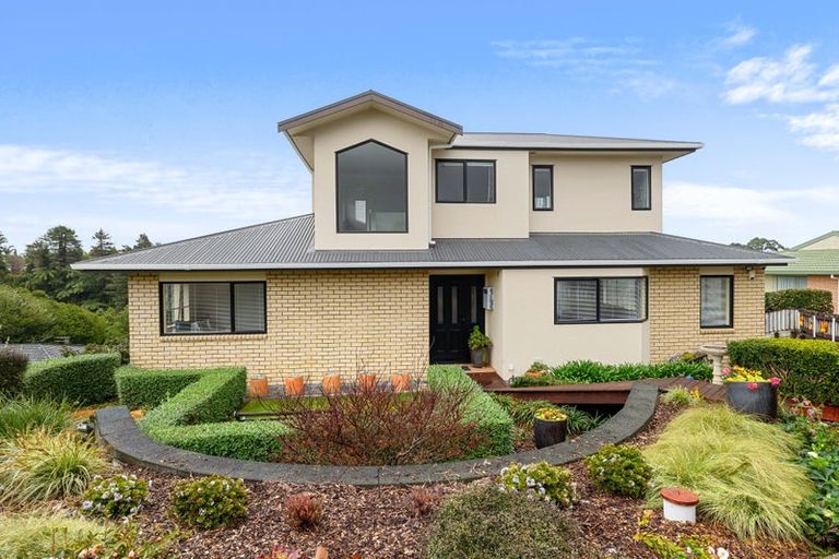 Photo of property in 10 Larsen Place, Merrilands, New Plymouth, 4312