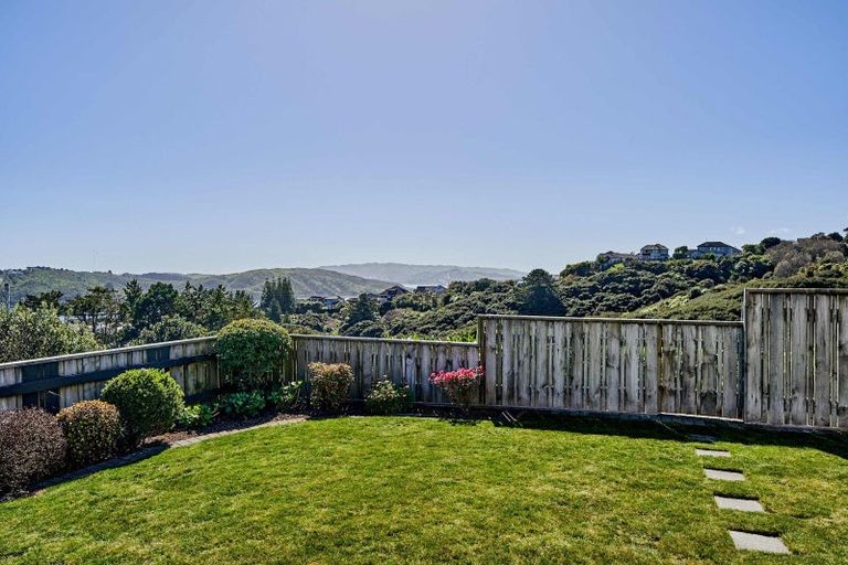 Photo of property in 32 Aspiring Terrace, Aotea, Porirua, 5024