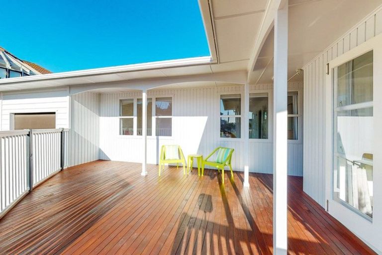 Photo of property in 34 Westview Grove, Miramar, Wellington, 6022