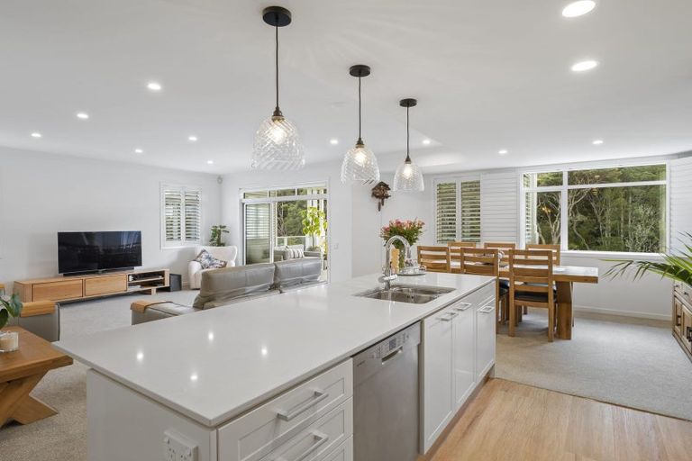 Photo of property in 20 Eaves Bush Parade, Orewa, 0931