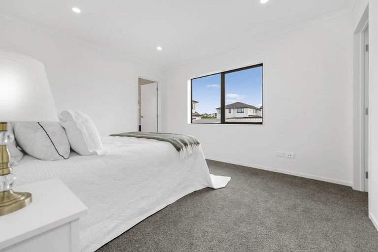 Photo of property in 8 Pineview Drive, Rosehill, Papakura, 2113