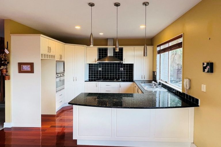 Photo of property in 701a Beach Road, Rothesay Bay, Auckland, 0630