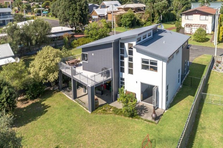 Photo of property in 116 Patuwai Drive, Whangamata, 3620