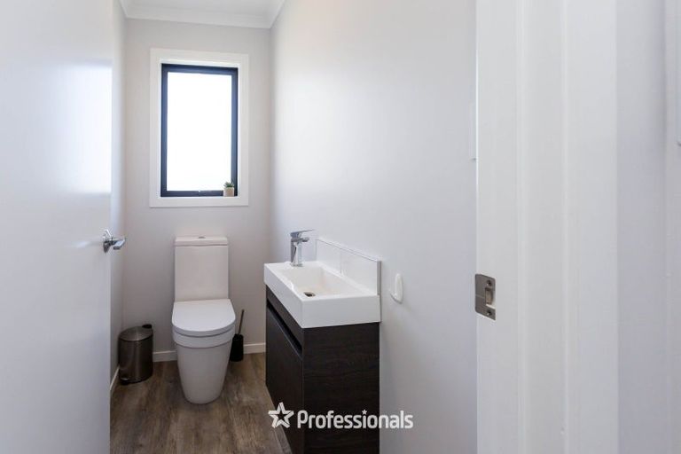 Photo of property in 2 Dahl Drive, Wallaceville, Upper Hutt, 5018